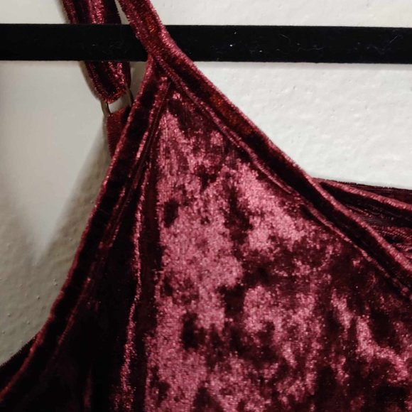 Burgundy Velvet Crop Tank Top - Picture 3 of 4